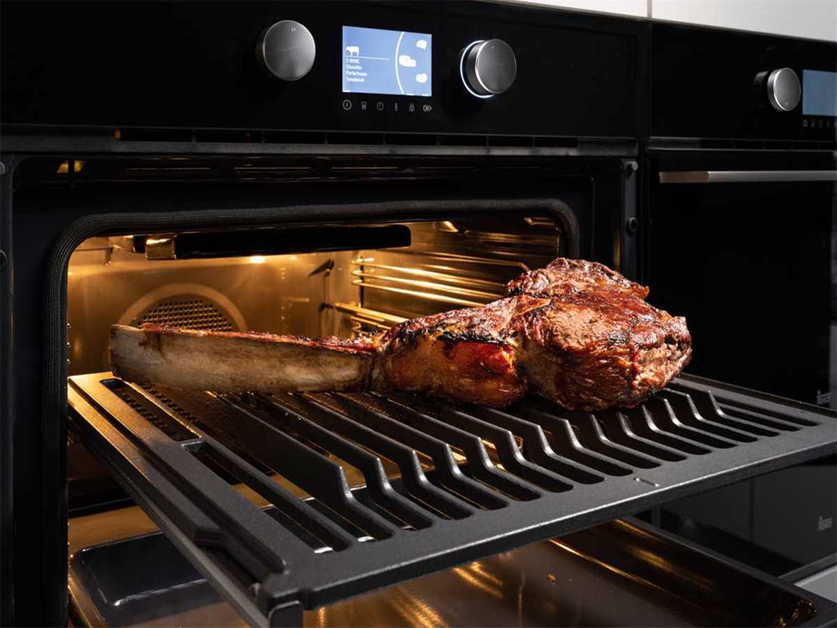 Teka Maestro Steakmaster mit Pyrolyse und 700 Grad Hochleistungsgrill -  Dachboxprofi